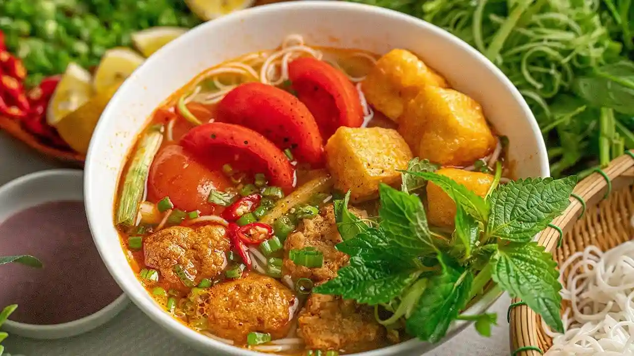 Bún Riêu Cua (Crab Noodle Soup)
