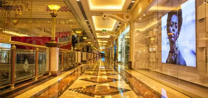 Luxury Shopping & Dining