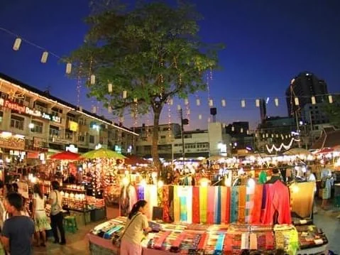Nimman Area Night Market & Cafés